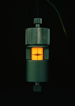 食卓を彩る食用金箔の魅力と、おもてなし料理に最適な活用法